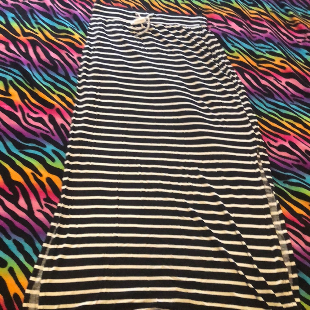 Black and White Ana Skirt (For tall people) Size: S